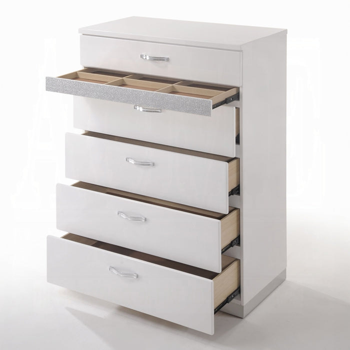 Naima II Chest
