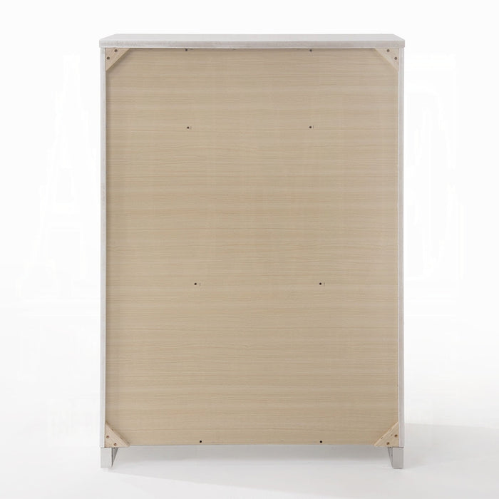 Naima II Chest