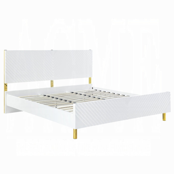 Gaines EK Bed