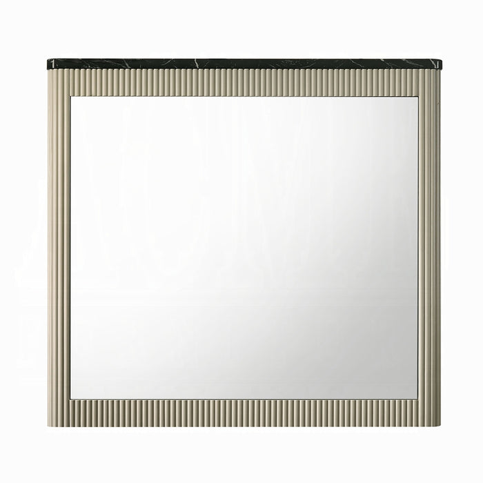 Travonte Mirror