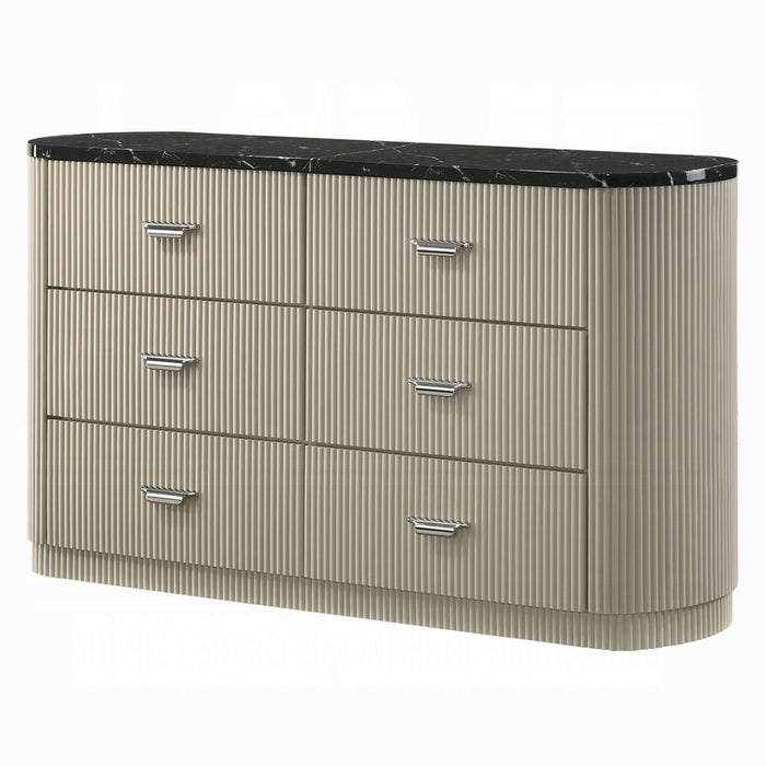 Travonte Dresser
